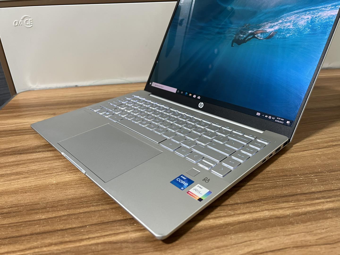 HP Pavilion Plus 14" OLED - Design aluminium