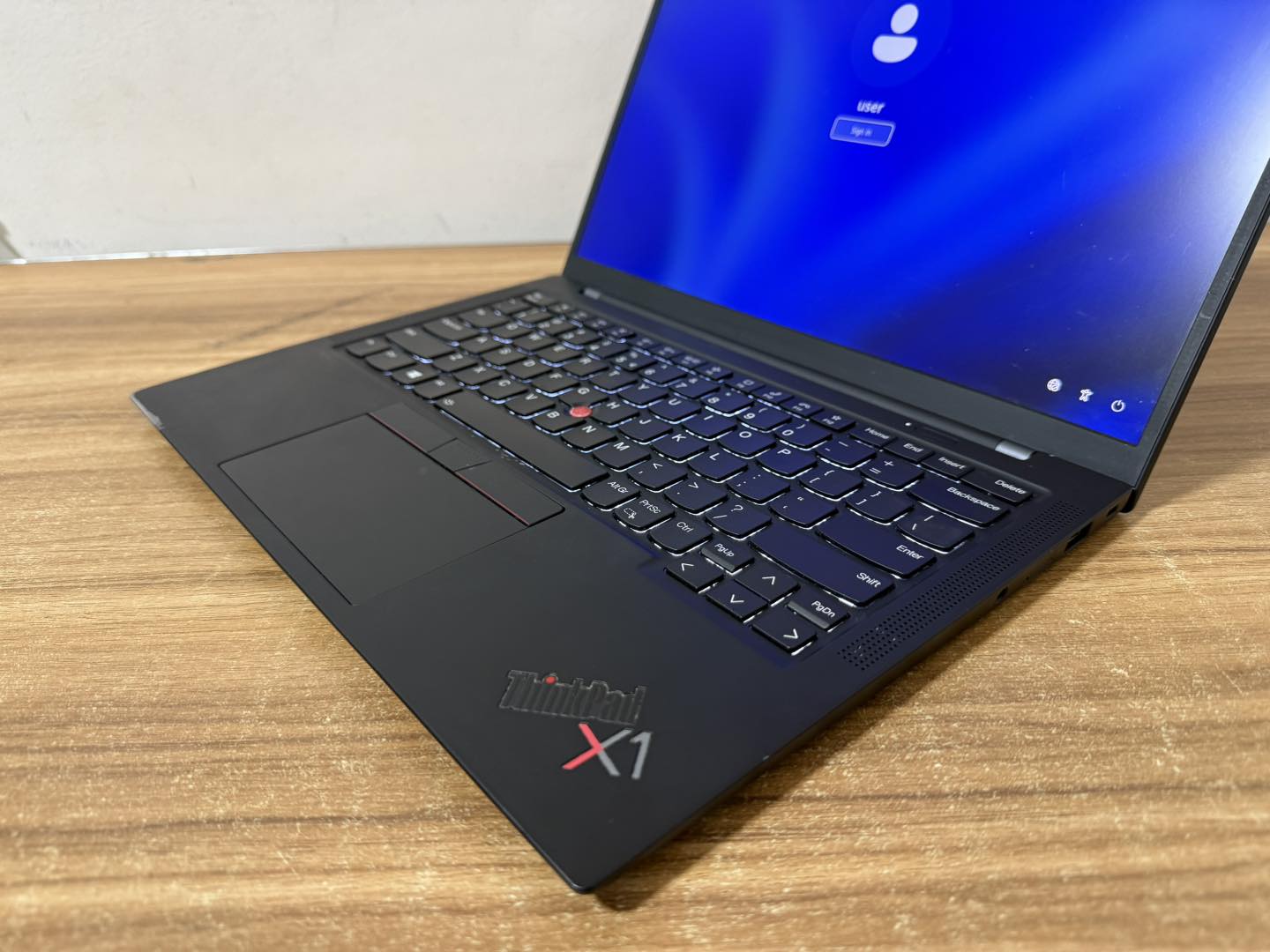 Lenovo ThinkPad X1 Carbon - Connectique